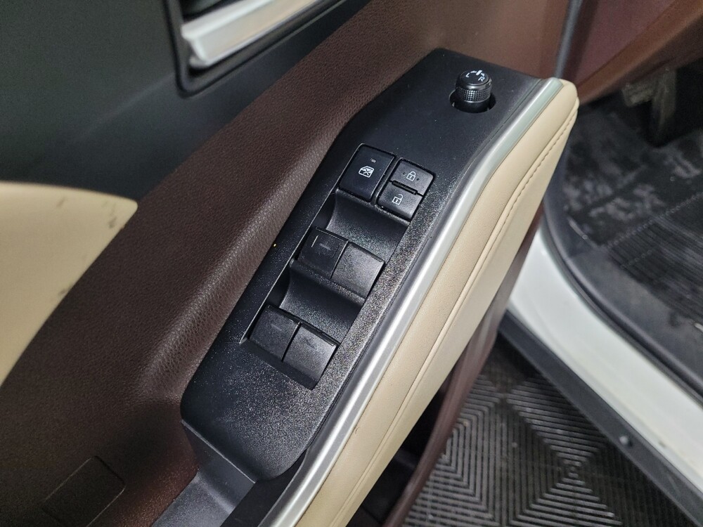 2020 Toyota Highlander in Plymouth Meeting, PA 19462 - 18130741 27