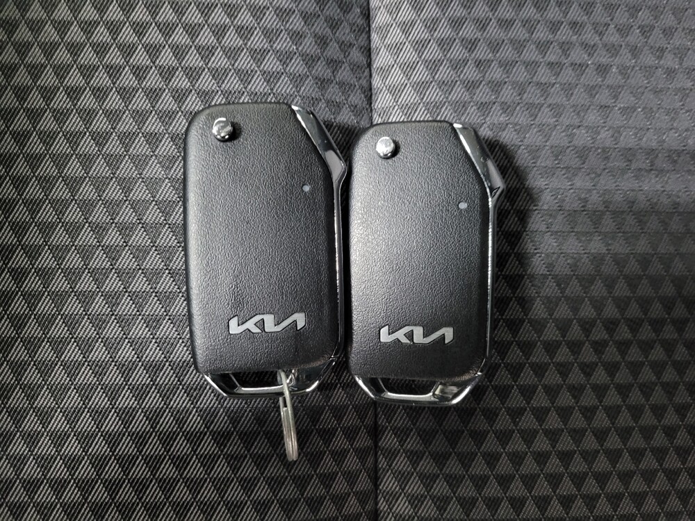 2025 Kia Soul in Plymouth Meeting, PA 19462 - 18130759 32