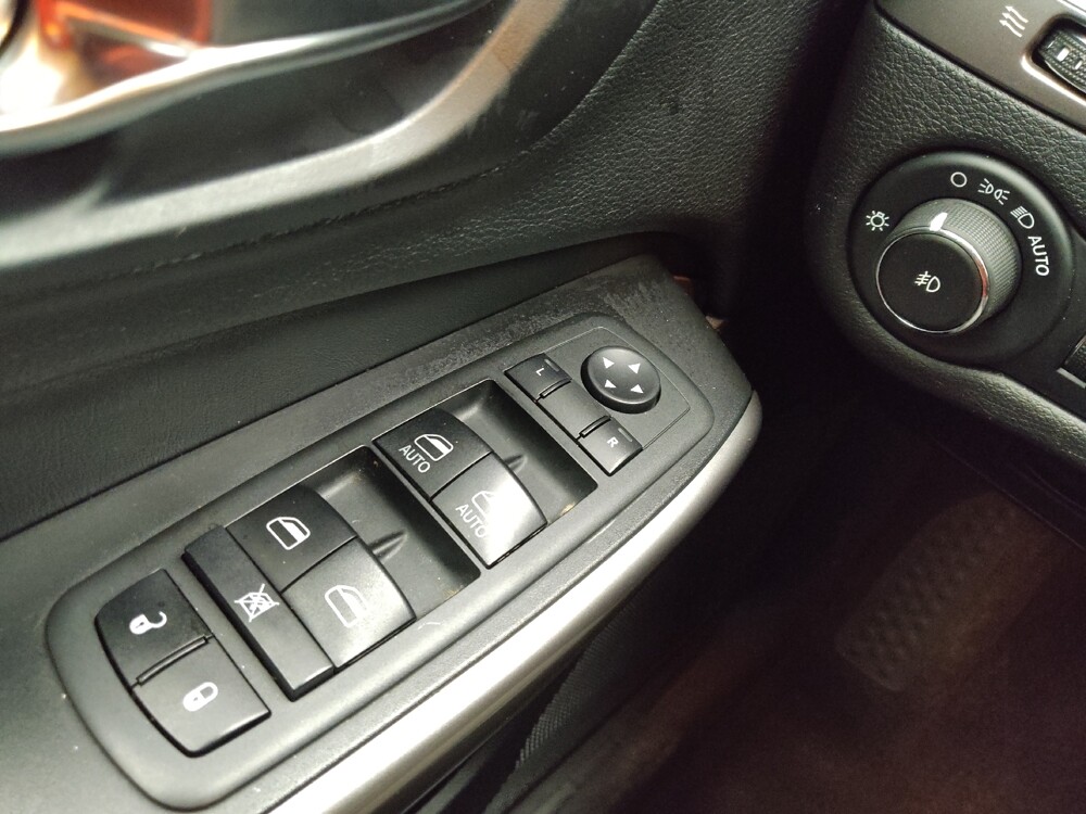 2020 Jeep Cherokee in Gladstone, MO 64118 - 18130773 27