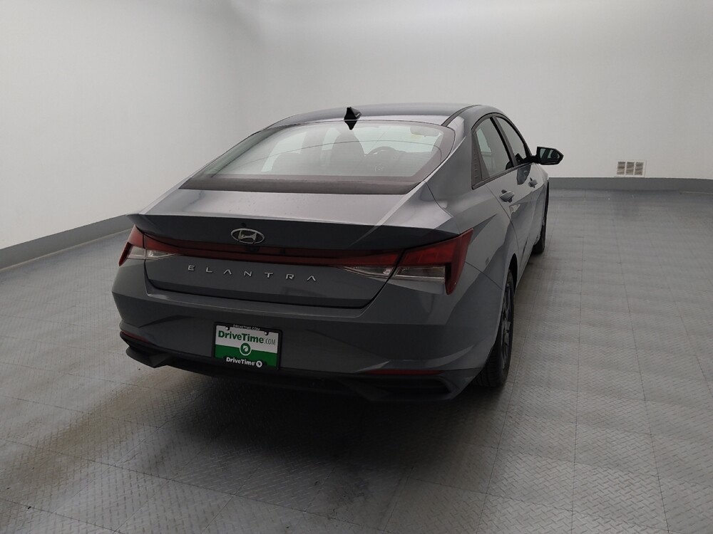 2021 Hyundai Elantra in Topeka, KS 66611 - 18130776 7