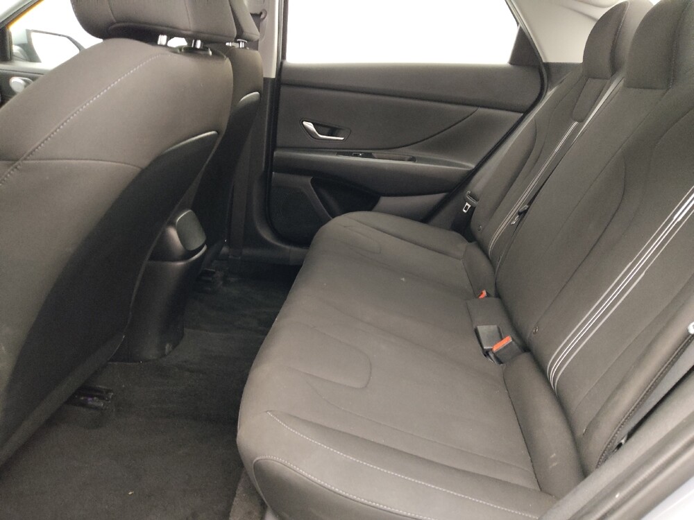 2021 Hyundai Elantra in Topeka, KS 66611 - 18130776 18