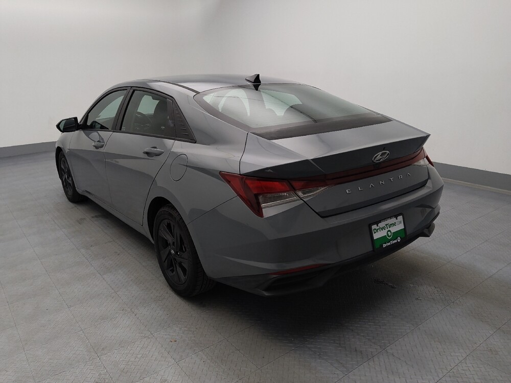 2021 Hyundai Elantra in Topeka, KS 66611 - 18130776 5