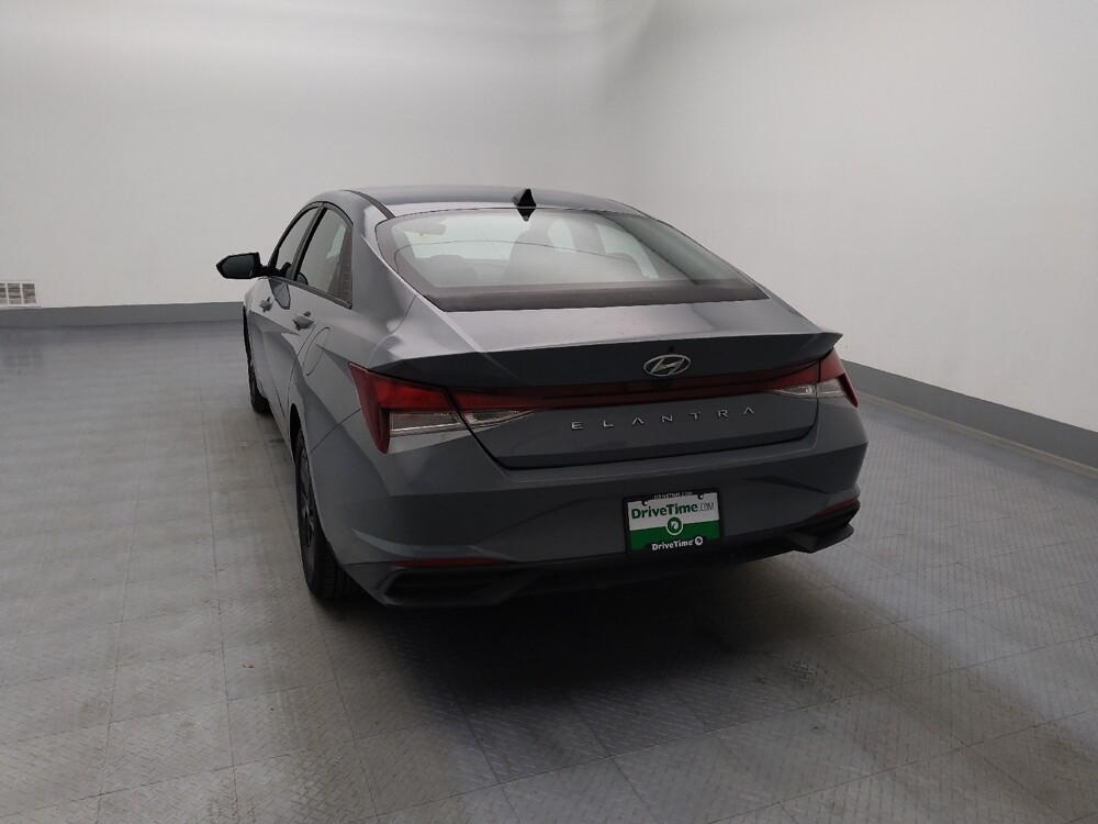 2021 Hyundai Elantra in Topeka, KS 66611 - 18130776 6