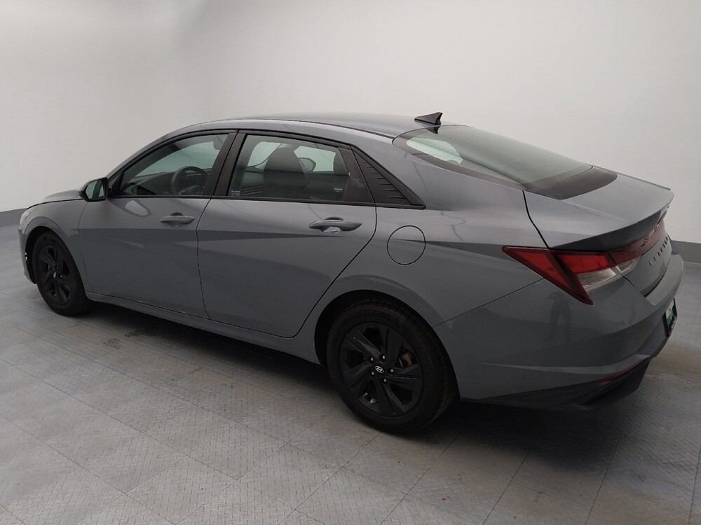 2021 Hyundai Elantra in Topeka, KS 66611 - 18130776 3