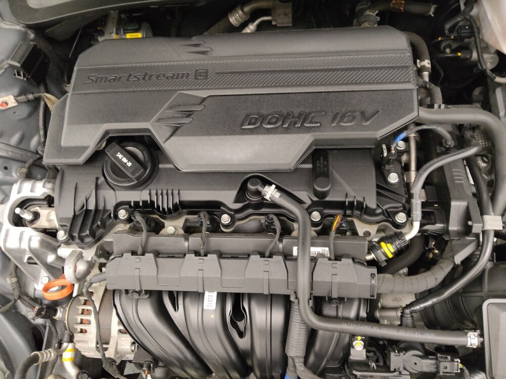 2021 Hyundai Elantra in Topeka, KS 66611 - 18130776 30