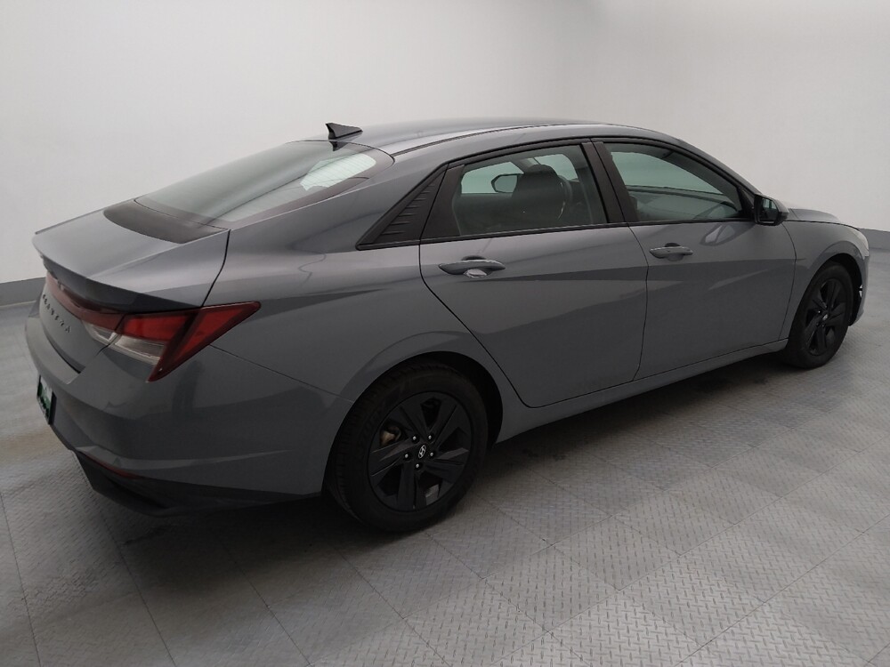 2021 Hyundai Elantra in Topeka, KS 66611 - 18130776 10