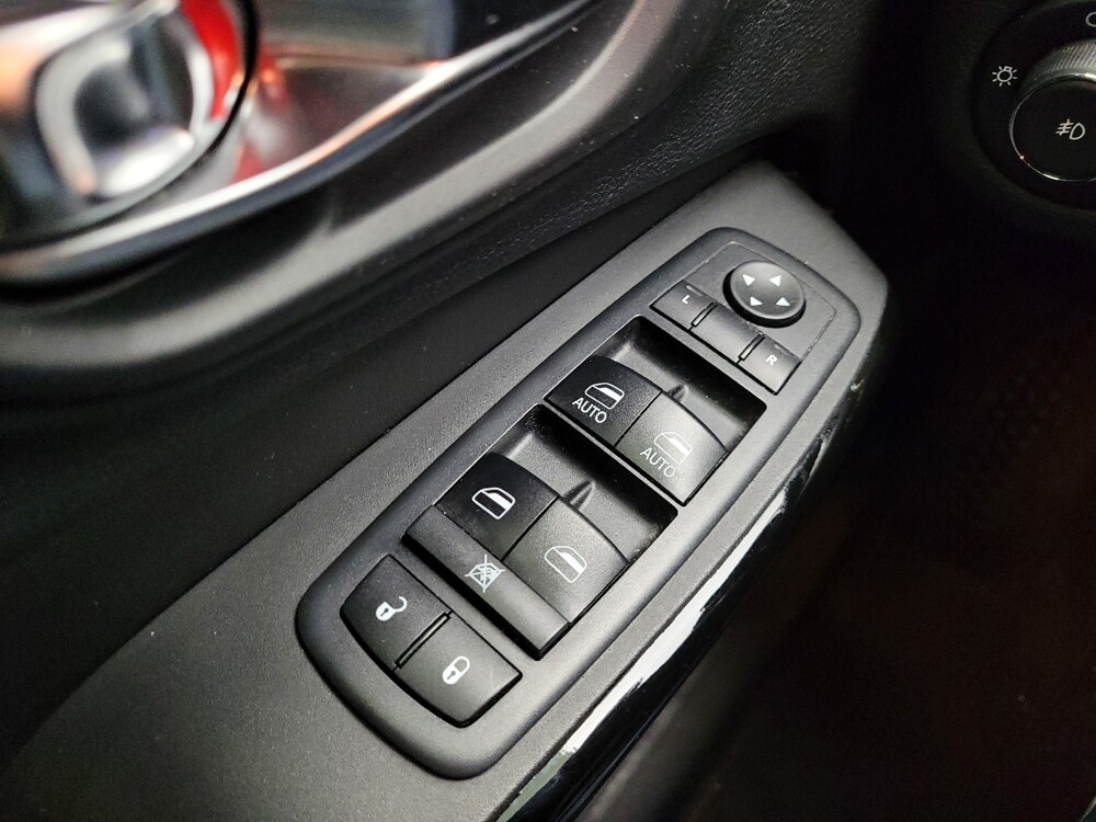 2019 Jeep Cherokee in Eastpointe, MI 48021 - 18130784 27
