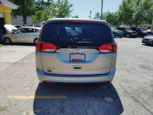 2018 Chrysler Pacifica in Greenville, SC 29607 - 18130791 5