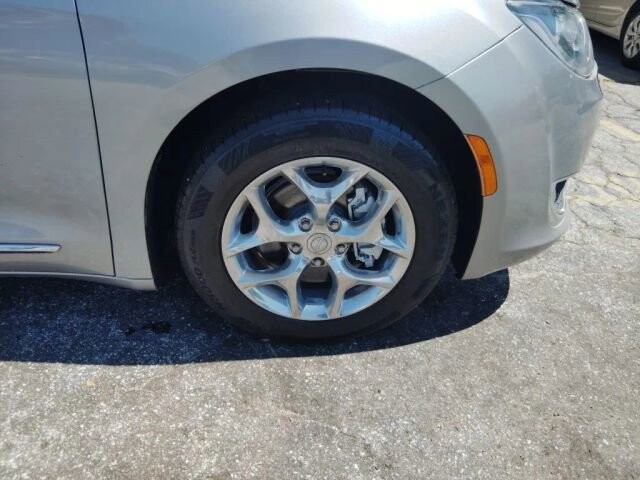 2018 Chrysler Pacifica in Greenville, SC 29607 - 18130791 15