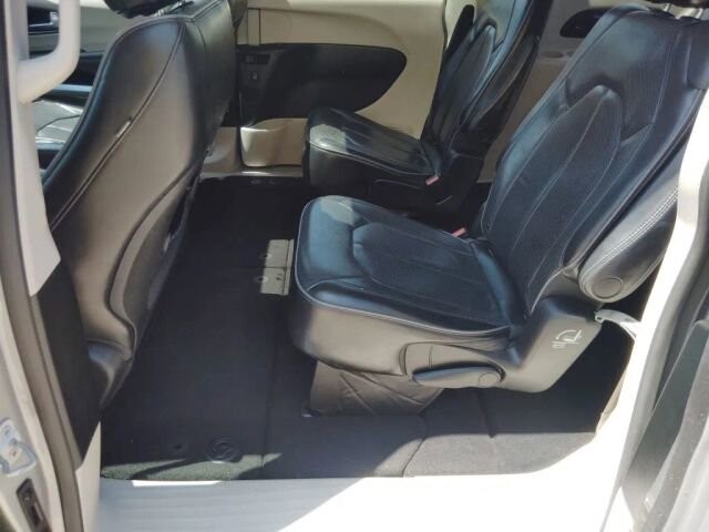 2018 Chrysler Pacifica in Greenville, SC 29607 - 18130791 26