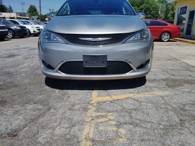 2018 Chrysler Pacifica in Greenville, SC 29607 - 18130791 9