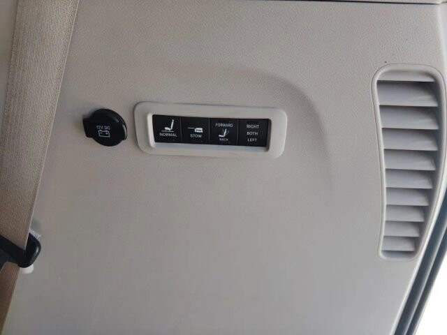 2018 Chrysler Pacifica in Greenville, SC 29607 - 18130791 23