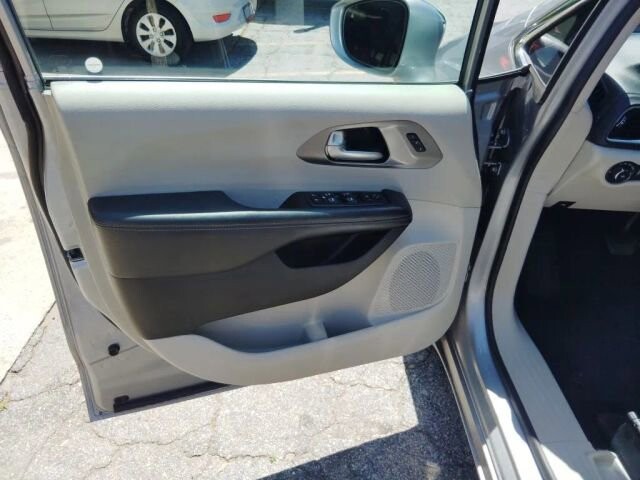 2018 Chrysler Pacifica in Greenville, SC 29607 - 18130791 27