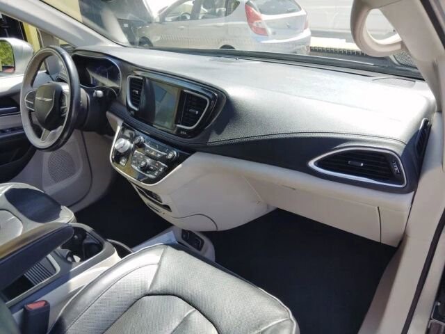 2018 Chrysler Pacifica in Greenville, SC 29607 - 18130791 18