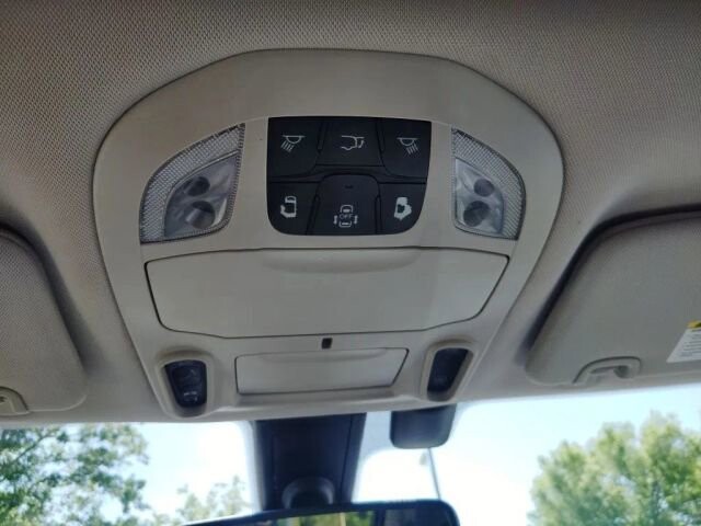 2018 Chrysler Pacifica in Greenville, SC 29607 - 18130791 33