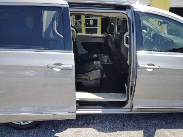 2018 Chrysler Pacifica in Greenville, SC 29607 - 18130791 19