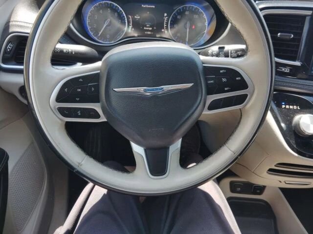 2018 Chrysler Pacifica in Greenville, SC 29607 - 18130791 29