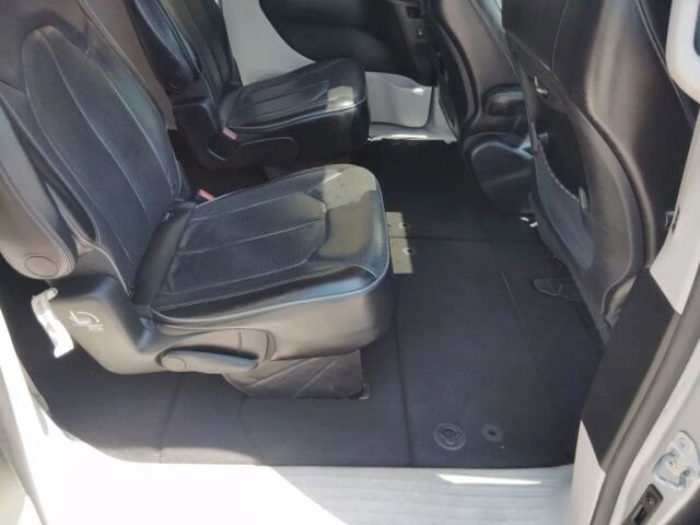 2018 Chrysler Pacifica in Greenville, SC 29607 - 18130791 20