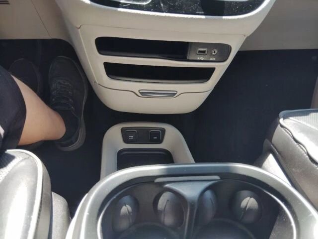 2018 Chrysler Pacifica in Greenville, SC 29607 - 18130791 32