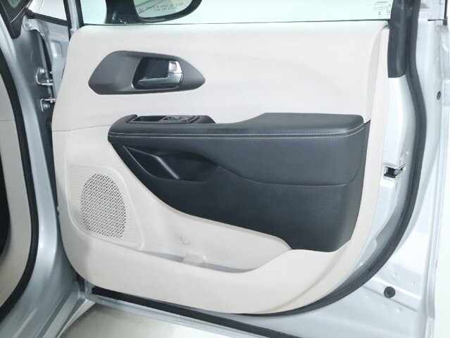 2024 Chrysler Pacifica in Bedford, OH 44146 - 18130801 31