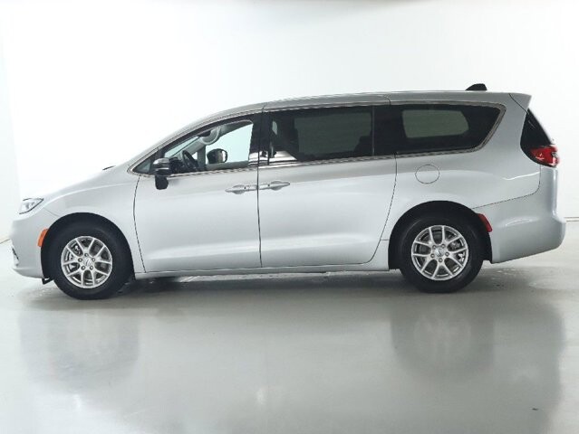 2024 Chrysler Pacifica in Bedford, OH 44146 - 18130801 36