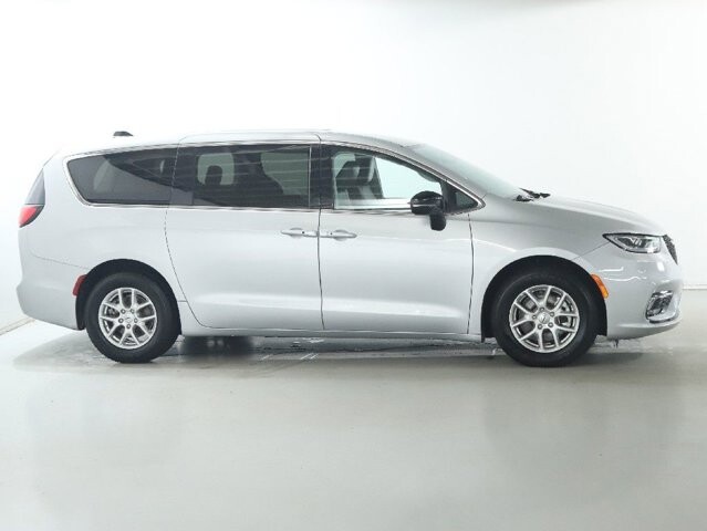 2024 Chrysler Pacifica in Bedford, OH 44146 - 18130801 11