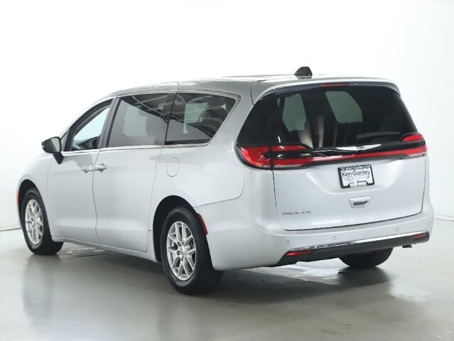 2024 Chrysler Pacifica in Bedford, OH 44146 - 18130801 38