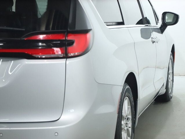 2024 Chrysler Pacifica in Bedford, OH 44146 - 18130801 43