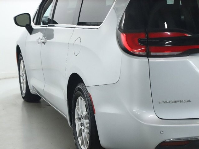 2024 Chrysler Pacifica in Bedford, OH 44146 - 18130801 39