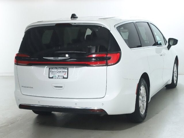 2024 Chrysler Pacifica in Bedford, OH 44146 - 18130802 44