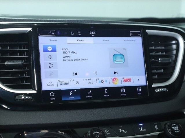 2024 Chrysler Pacifica in Bedford, OH 44146 - 18130802 23
