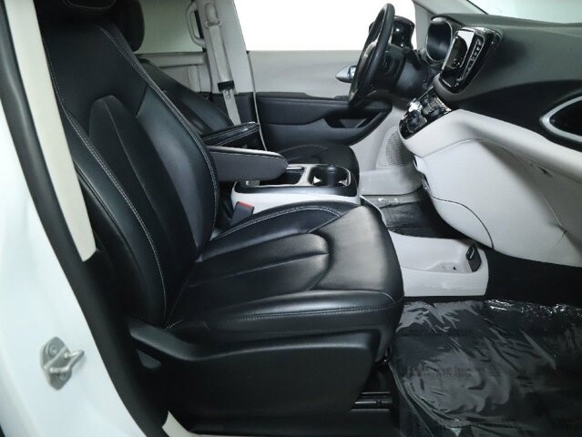 2024 Chrysler Pacifica in Bedford, OH 44146 - 18130802 32