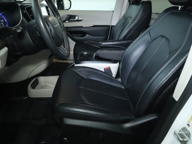 2024 Chrysler Pacifica in Bedford, OH 44146 - 18130802 18