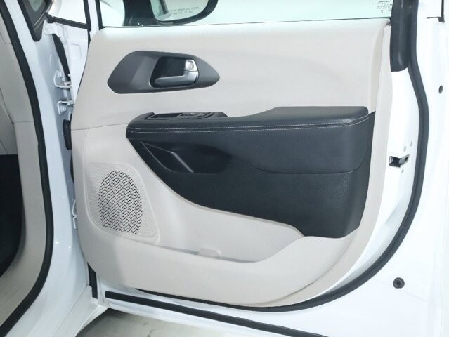 2024 Chrysler Pacifica in Bedford, OH 44146 - 18130802 31