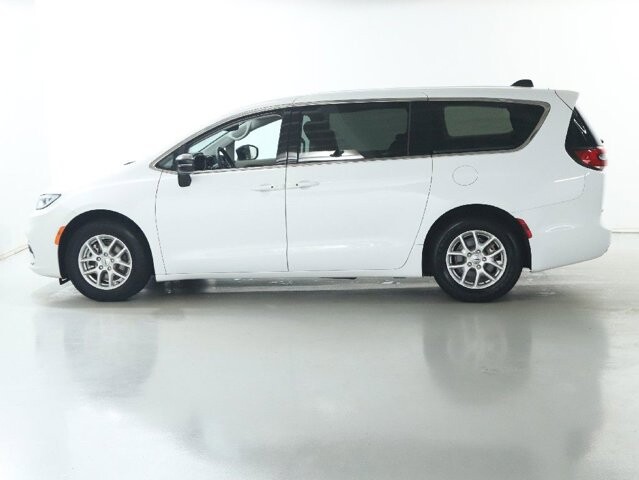 2024 Chrysler Pacifica in Bedford, OH 44146 - 18130802 36