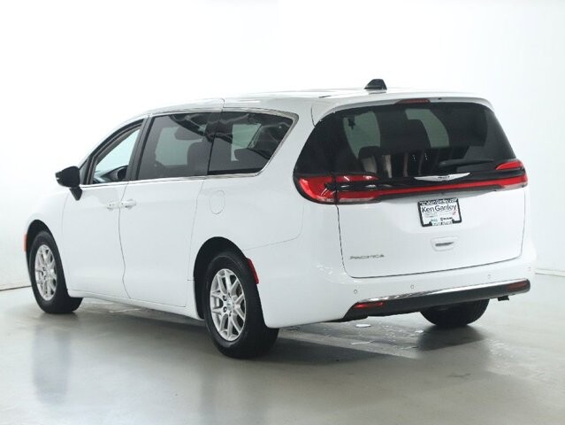 2024 Chrysler Pacifica in Bedford, OH 44146 - 18130802 38