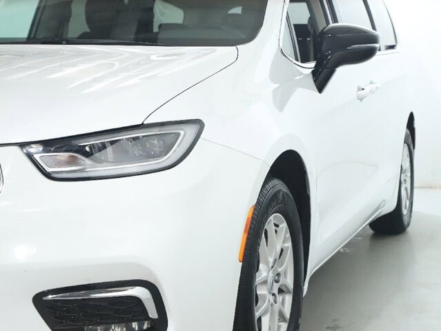 2024 Chrysler Pacifica in Bedford, OH 44146 - 18130802 4