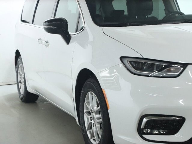 2024 Chrysler Pacifica in Bedford, OH 44146 - 18130802 8
