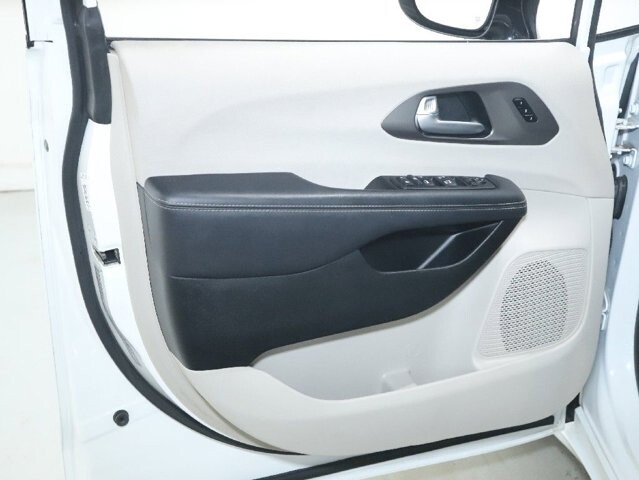 2024 Chrysler Pacifica in Bedford, OH 44146 - 18130802 15