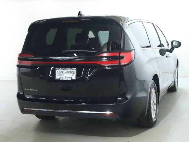 2024 Chrysler Pacifica in Bedford, OH 44146 - 18130803 44
