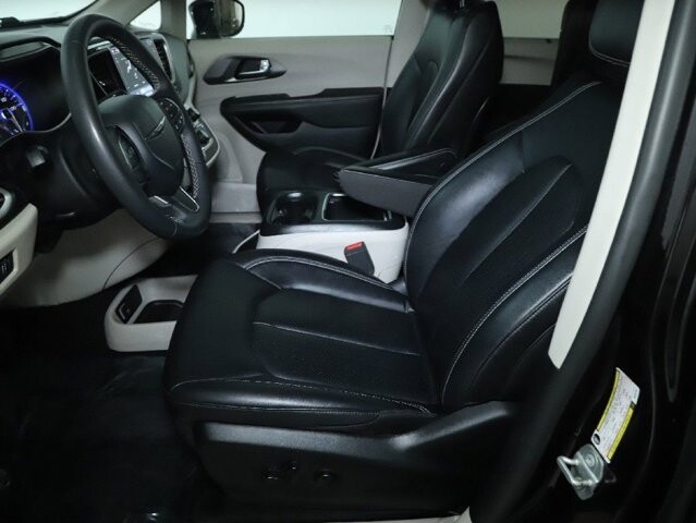 2024 Chrysler Pacifica in Bedford, OH 44146 - 18130803 18