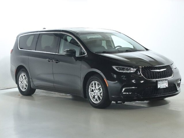 2024 Chrysler Pacifica in Bedford, OH 44146 - 18130803 9