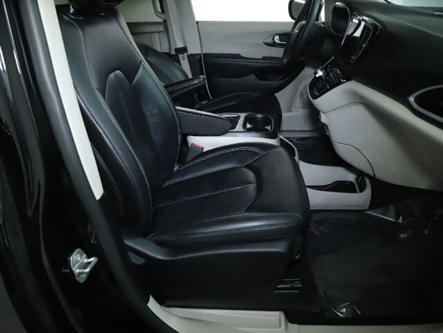 2024 Chrysler Pacifica in Bedford, OH 44146 - 18130803 32