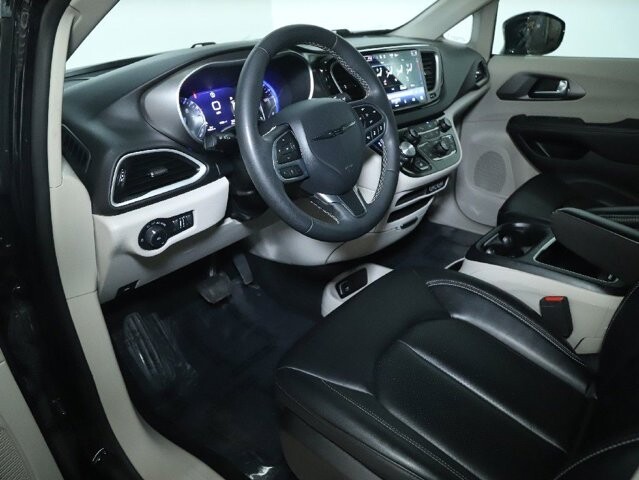 2024 Chrysler Pacifica in Bedford, OH 44146 - 18130803 17