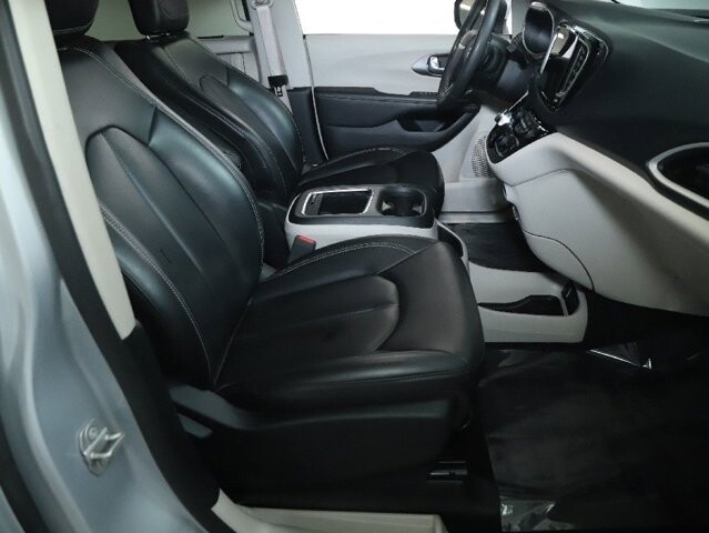 2023 Chrysler Pacifica in Bedford, OH 44146 - 18130806 31