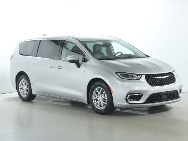 2023 Chrysler Pacifica in Bedford, OH 44146 - 18130806 9