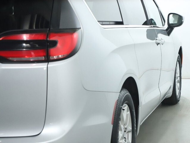 2023 Chrysler Pacifica in Bedford, OH 44146 - 18130806 42