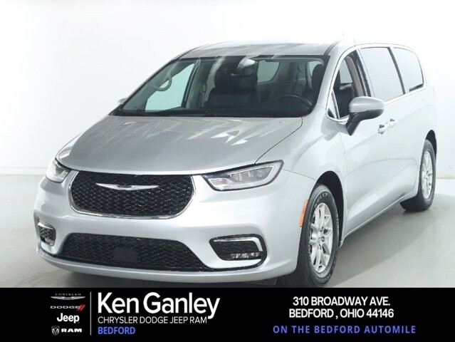 2023 Chrysler Pacifica in Bedford, OH 44146 - 18130806