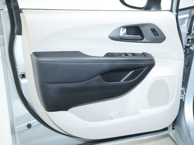 2023 Chrysler Pacifica in Bedford, OH 44146 - 18130806 14