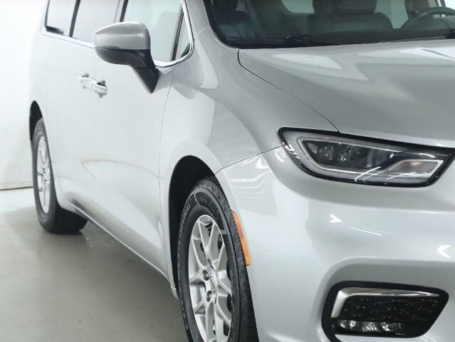 2023 Chrysler Pacifica in Bedford, OH 44146 - 18130806 8
